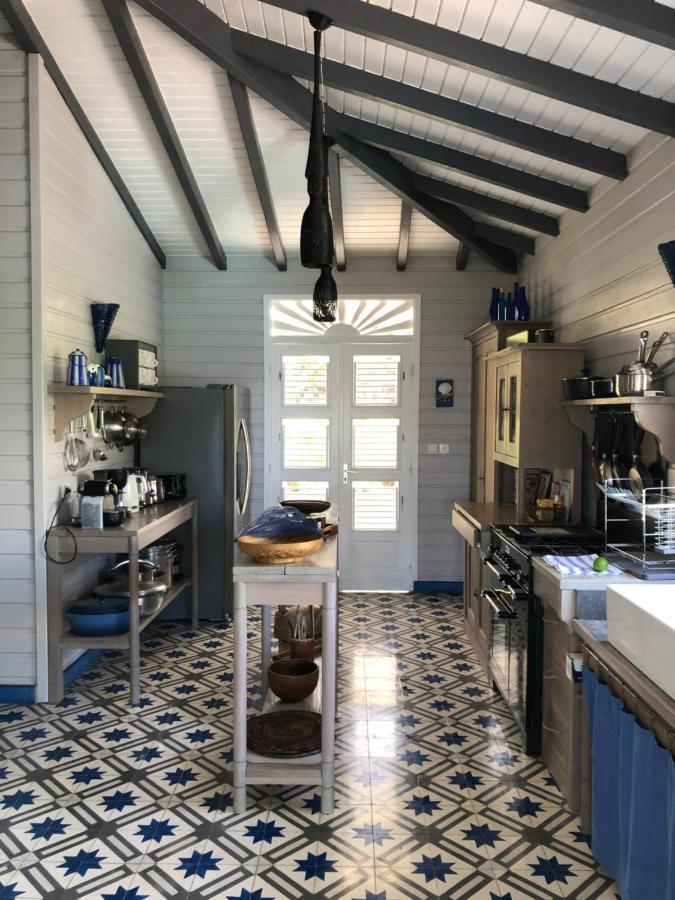 La Maison Bleue - Les Hauts De La Baie Terre-de-Bas Esterno foto