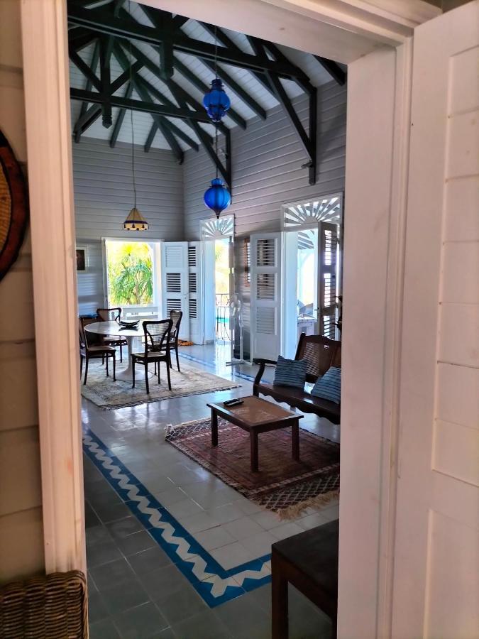 La Maison Bleue - Les Hauts De La Baie Terre-de-Bas Esterno foto